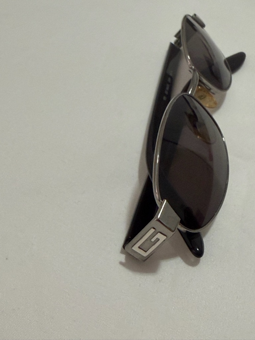 Vintage Gucci Women’s Oval Black Lens Metal Sunglasses - Picture 6 of 10